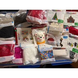Creatology Craft Lot 28 Pc Kids DIY Kits Yarn Sequins Christmas Crafts Bundle